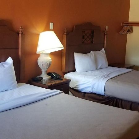 Lotus By Hotel Inn Онтарио Екстериор снимка
