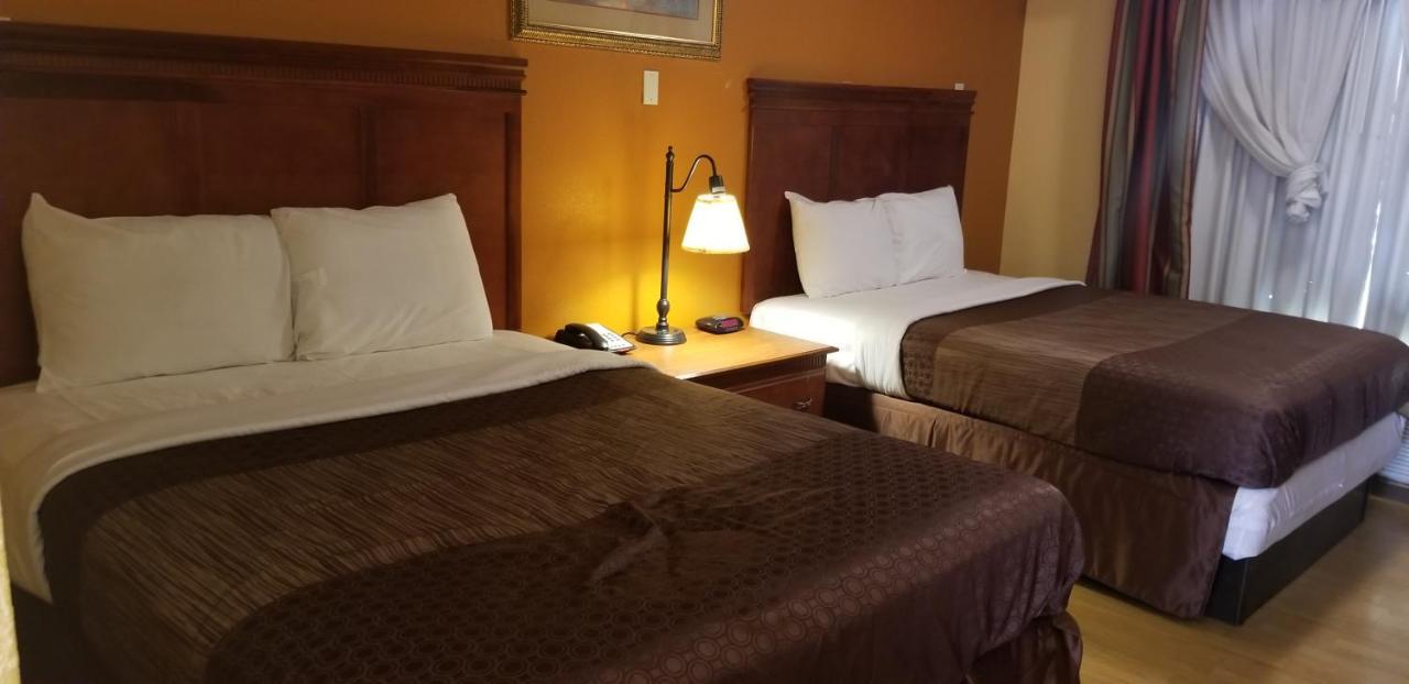 Lotus By Hotel Inn Онтарио Екстериор снимка